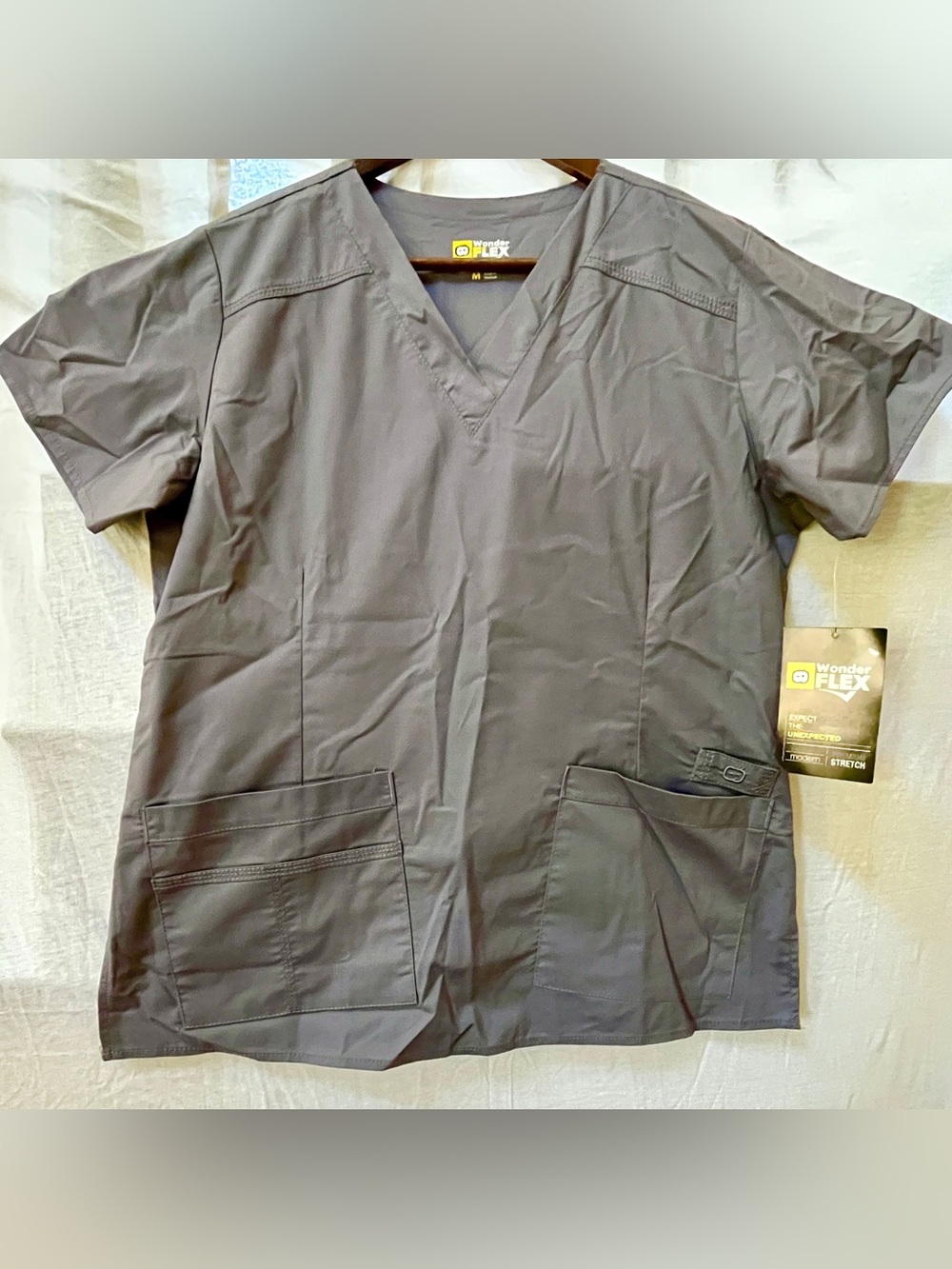 WonderWink Gray women’s scrub top medical aesthetician work sz medium